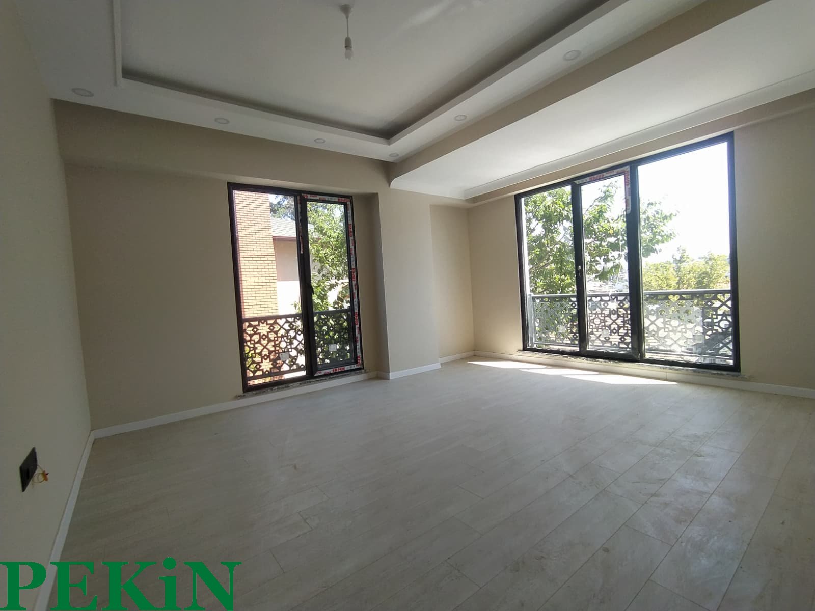BAŞİSKELE'DE MERKEZİ KONUM ASANSÖRLÜ BİNADA ARAKAT SATILIK DAİRE